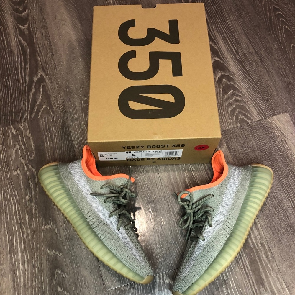 Yeezy Sage size 6 (Mens) 7/7.5 (Womens)